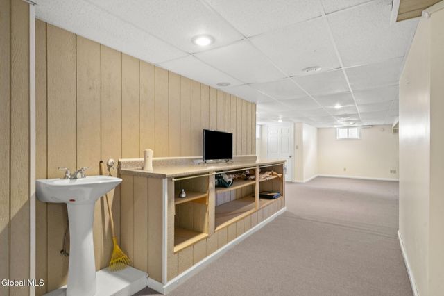 28 Dogwood Lane, Colonie, NY 12211