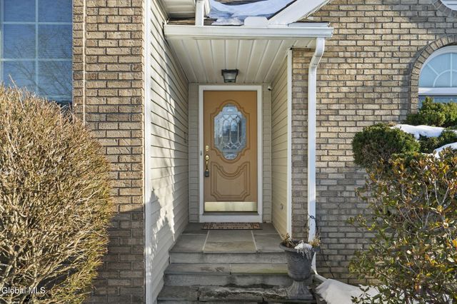 28 Dogwood Lane, Colonie, NY 12211