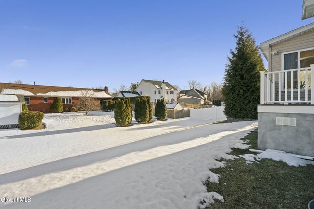 28 Dogwood Lane, Colonie, NY 12211