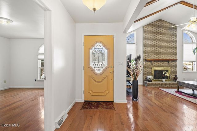 28 Dogwood Lane, Colonie, NY 12211