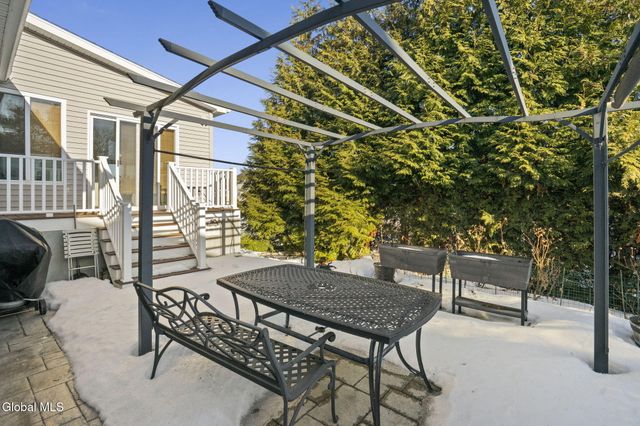 28 Dogwood Lane, Colonie, NY 12211