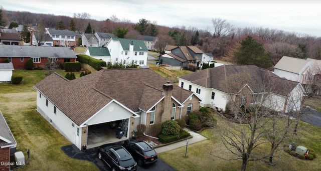 28 Dogwood Lane, Colonie, NY 12211