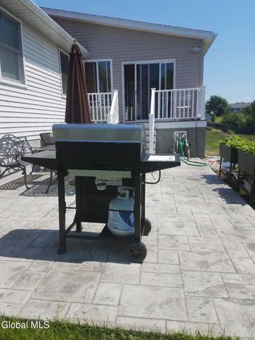 28 Dogwood Lane, Colonie, NY 12211