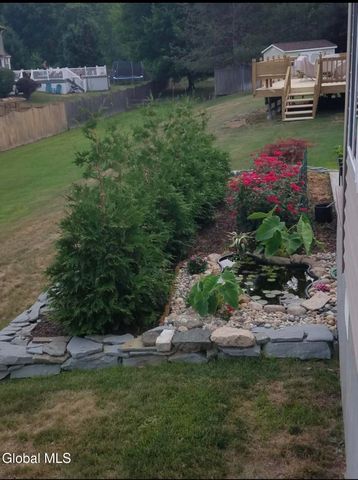 28 Dogwood Lane, Colonie, NY 12211