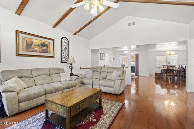 28 Dogwood Lane, Colonie, NY 12211