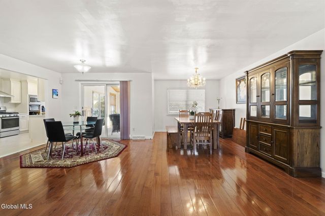 28 Dogwood Lane, Colonie, NY 12211