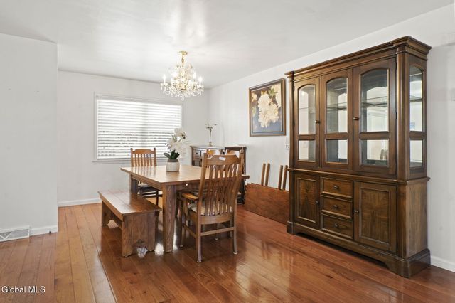 28 Dogwood Lane, Colonie, NY 12211