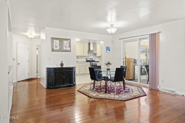 28 Dogwood Lane, Colonie, NY 12211