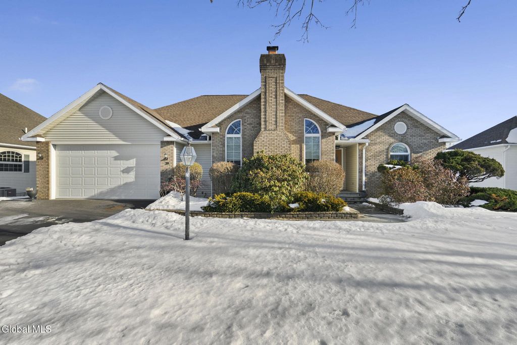 28 Dogwood Lane, Colonie, NY 12211