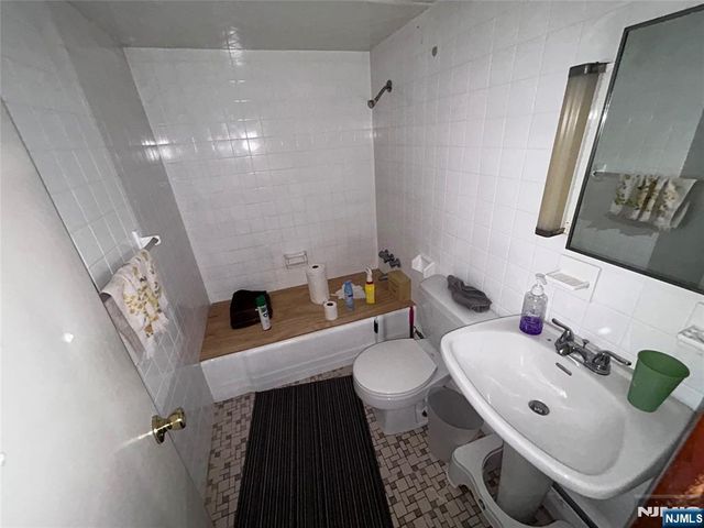 62 Tuxedo Avenue, Hawthorne, NJ 07506