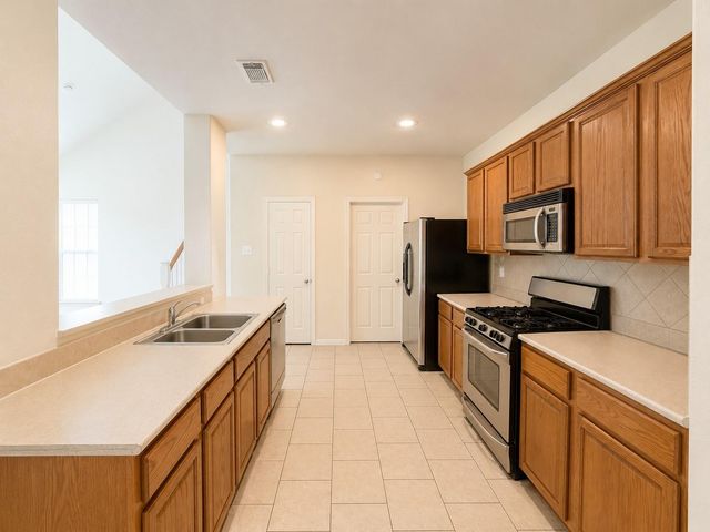 2005 Creek Run Drive, Pearland, TX 77584