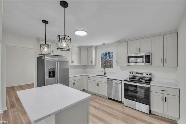 2009 Meredith RD, Virginia Beach, VA 23455