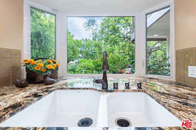 5340 Calvin Avenue, Tarzana (los Angeles), CA 91356