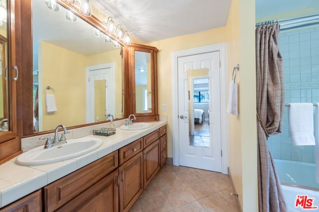 5340 Calvin Avenue, Tarzana (los Angeles), CA 91356