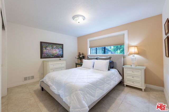5340 Calvin Avenue, Tarzana (los Angeles), CA 91356