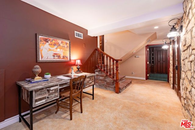 5340 Calvin Avenue, Tarzana (los Angeles), CA 91356