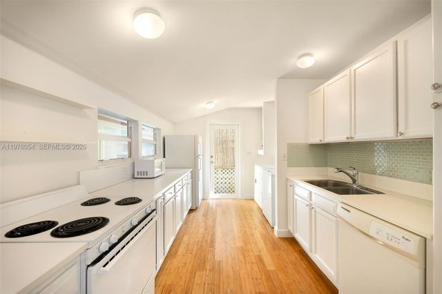 3041 Calusa St, Coconut Grove, FL 33133