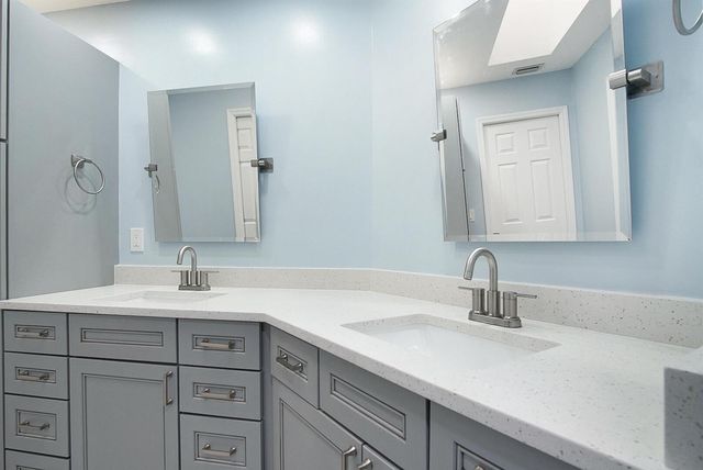 6041 SE Landing Way, Stuart, FL 34997