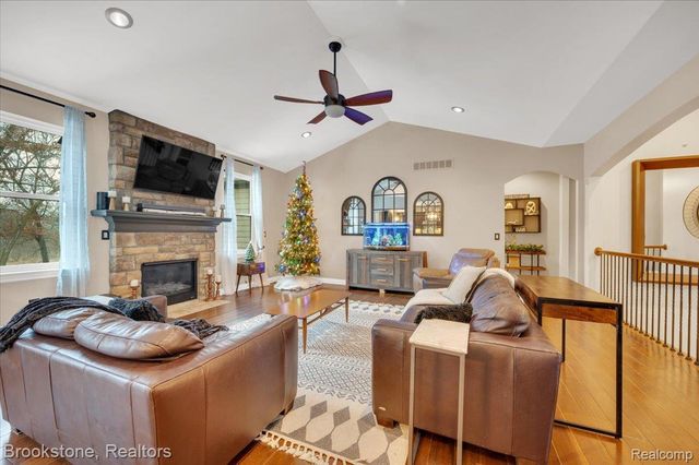 1087 Watersmeet Court, Oxford Charter Township, MI 48371