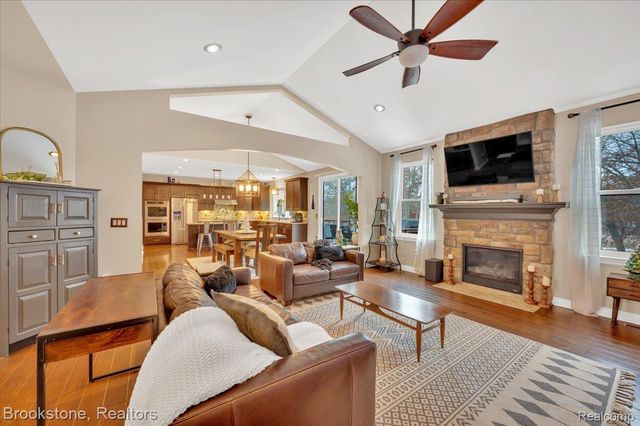 1087 Watersmeet Court, Oxford Charter Township, MI 48371