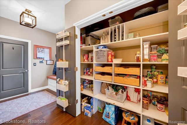 1087 Watersmeet Court, Oxford Charter Township, MI 48371