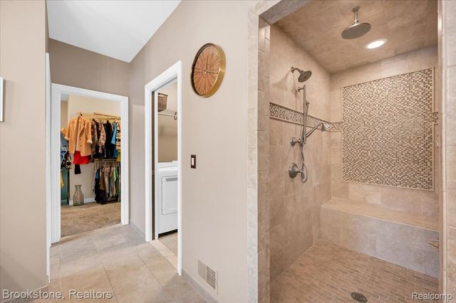 1087 Watersmeet Court, Oxford Charter Township, MI 48371