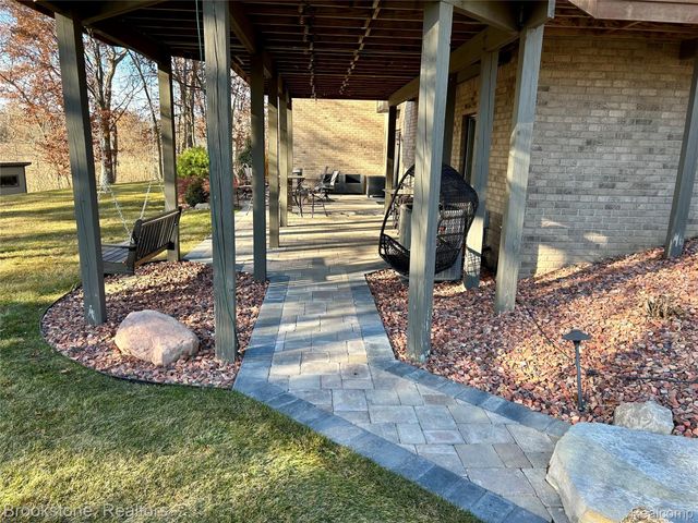 1087 Watersmeet Court, Oxford Charter Township, MI 48371