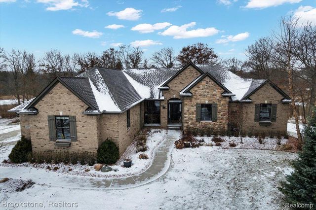 1087 Watersmeet Court, Oxford Charter Township, MI 48371