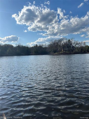 1087 Watersmeet Court, Oxford Charter Township, MI 48371