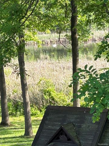 1087 Watersmeet Court, Oxford Charter Township, MI 48371