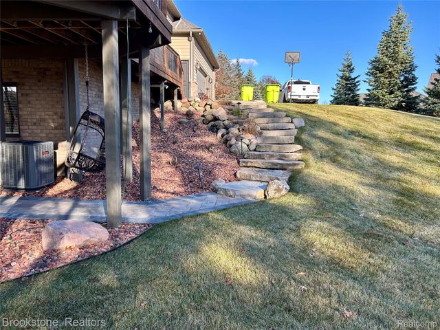 1087 Watersmeet Court, Oxford Charter Township, MI 48371