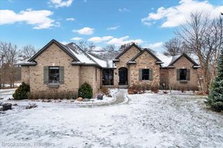 1087 Watersmeet Court, Oxford Charter Township, MI 48371