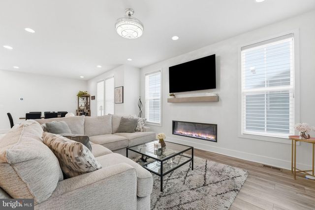 23135 GLENWOOD HEIGHTS CIR, Brambleton, VA 20148