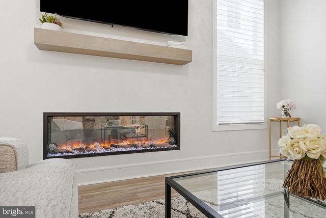23135 GLENWOOD HEIGHTS CIR, Brambleton, VA 20148