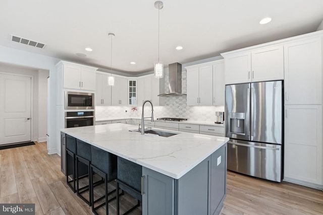 23135 GLENWOOD HEIGHTS CIR, Brambleton, VA 20148