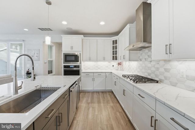 23135 GLENWOOD HEIGHTS CIR, Brambleton, VA 20148