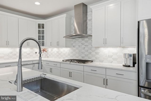 23135 GLENWOOD HEIGHTS CIR, Brambleton, VA 20148