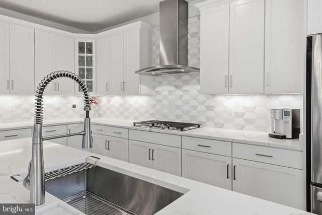 23135 GLENWOOD HEIGHTS CIR, Brambleton, VA 20148