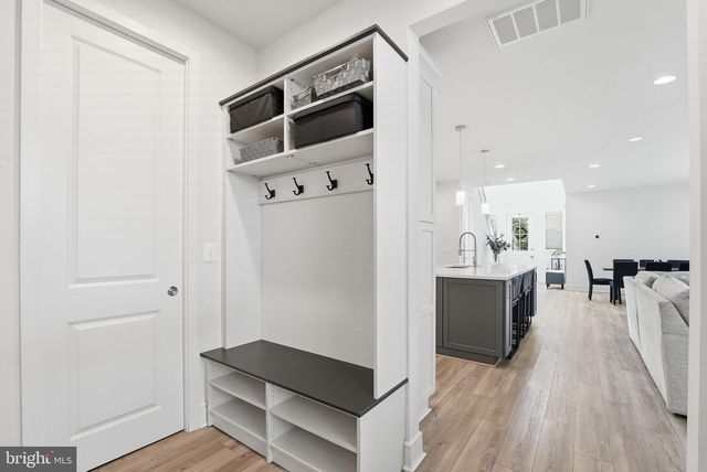 23135 GLENWOOD HEIGHTS CIR, Brambleton, VA 20148