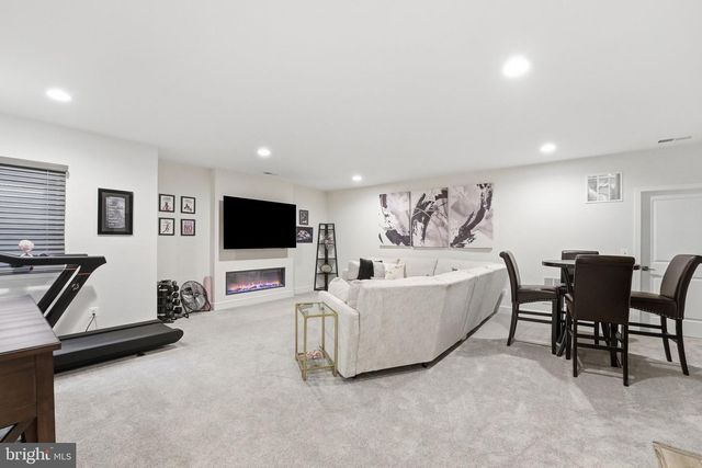 23135 GLENWOOD HEIGHTS CIR, Brambleton, VA 20148