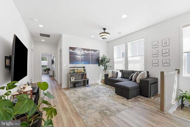 23135 GLENWOOD HEIGHTS CIR, Brambleton, VA 20148