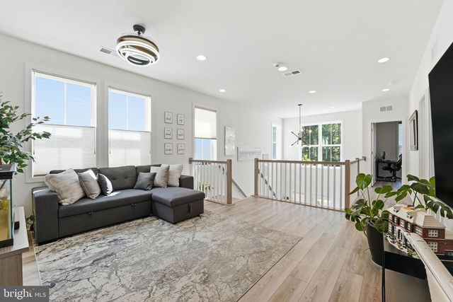 23135 GLENWOOD HEIGHTS CIR, Brambleton, VA 20148