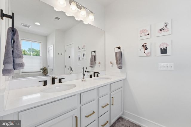 23135 GLENWOOD HEIGHTS CIR, Brambleton, VA 20148