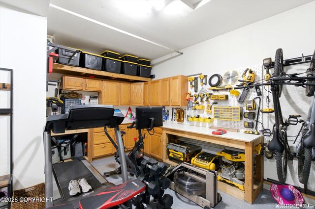 5156 Sillary Circle, Anchorage, AK 99508