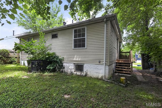 10183 Cloverdale Drive, St Louis, MO 63136