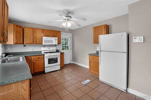 10183 Cloverdale Drive, St Louis, MO 63136