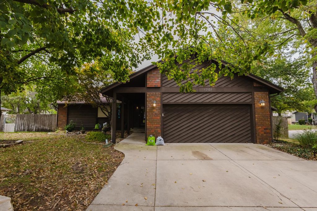 1301 E Pinion, Derby, KS 67037