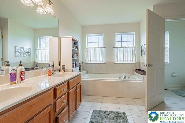 973 Iron Lane, Forks Twp, PA 18040