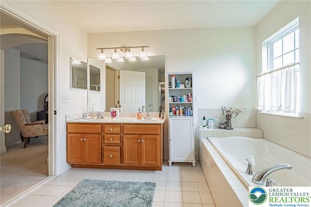973 Iron Lane, Forks Twp, PA 18040