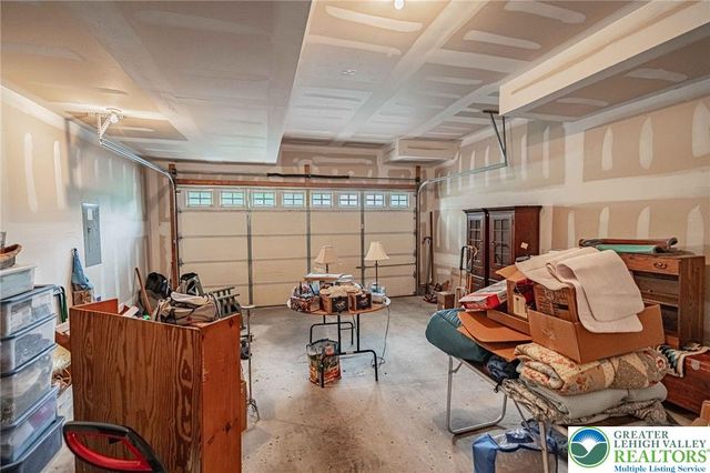 973 Iron Lane, Forks Twp, PA 18040